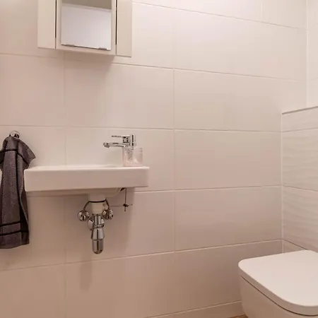 Marina Bay With Free Parking Apartment